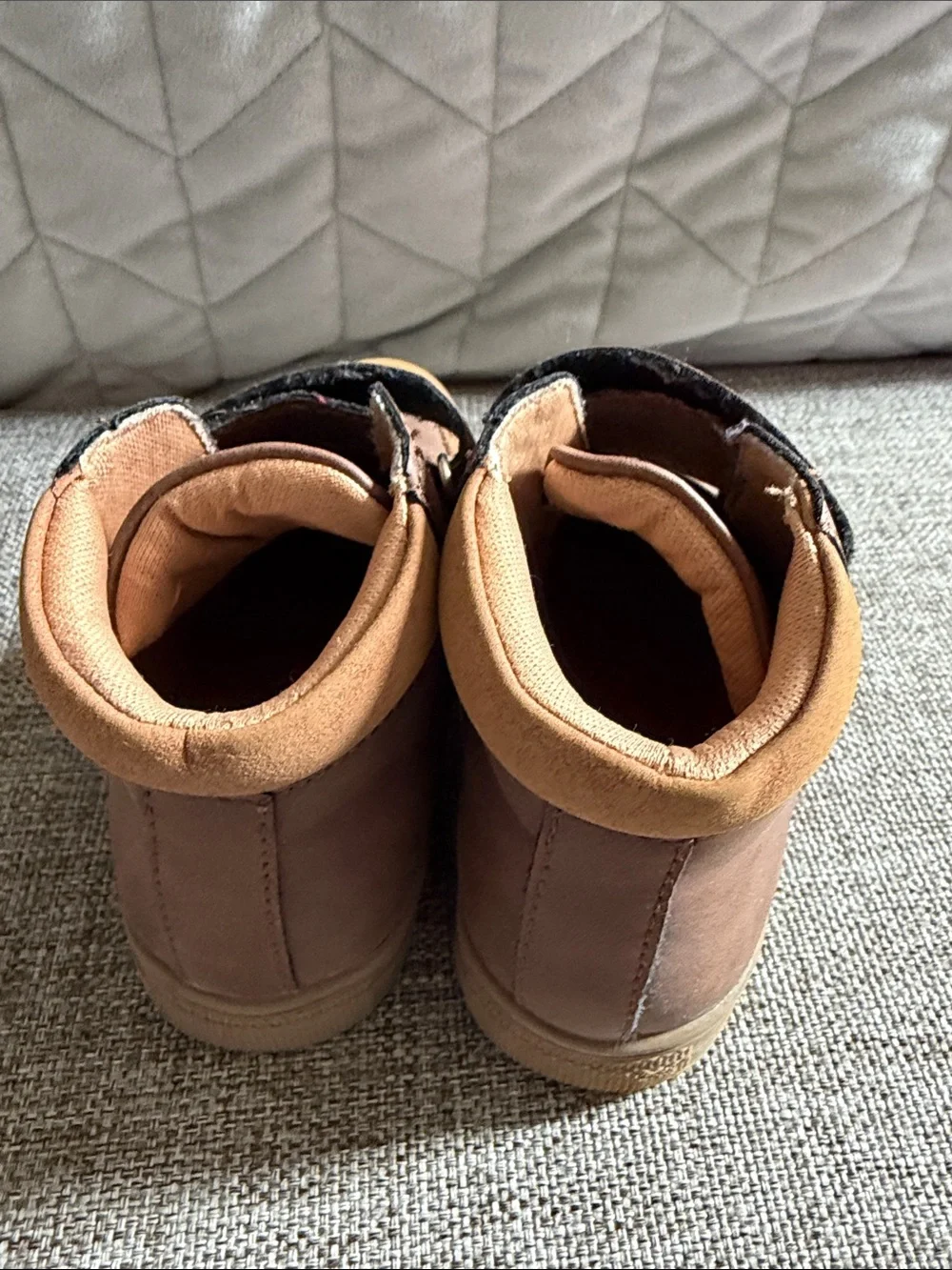 Kids High-Top Velcro Sneakers in Brown